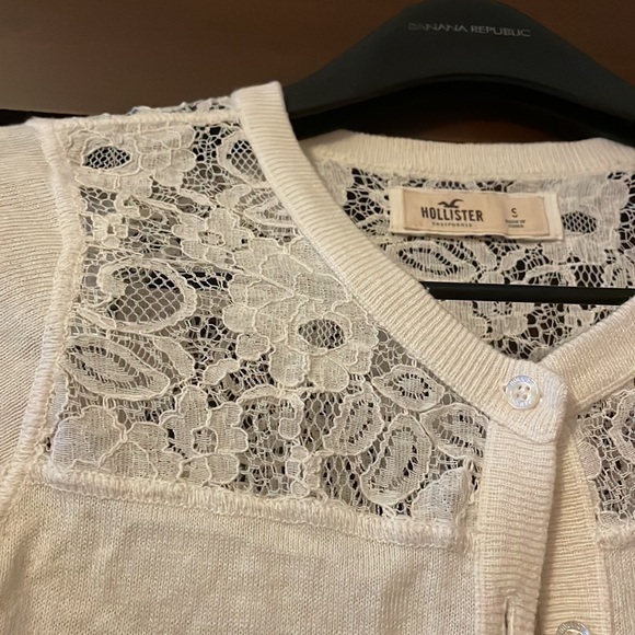 Off-White Floral Lace Back Button Up Cardigan Hollister Size S - Picture 3 of 5
